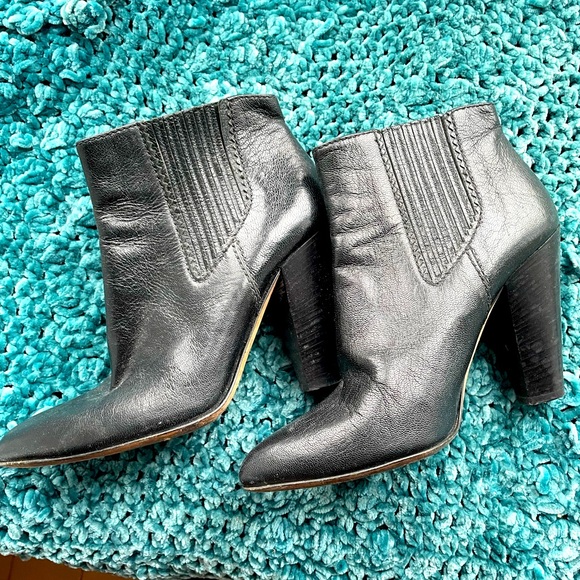 I’m selling the this great pair of D&G original boots (real leather) - Picture 1 of 3